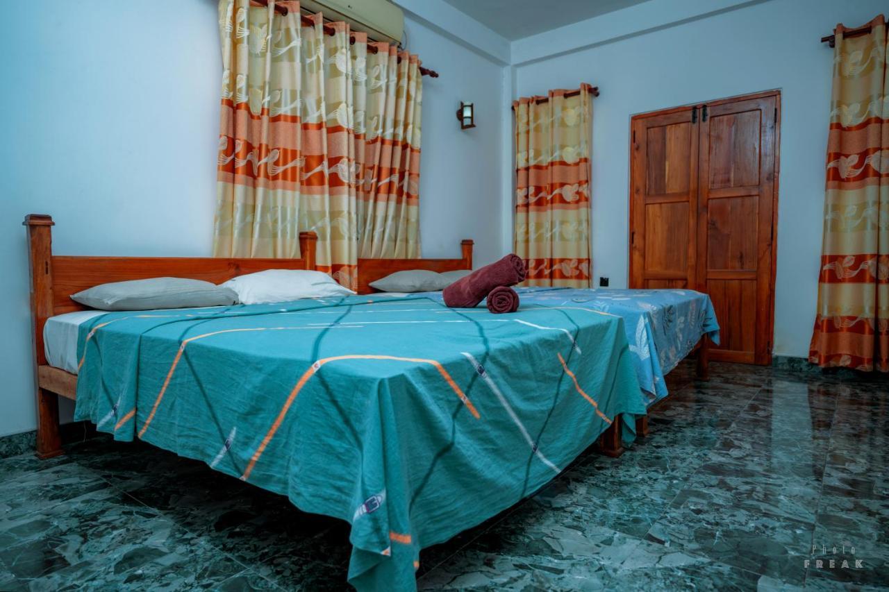 Hotel Athina & Restaurant Чилау Экстерьер фото