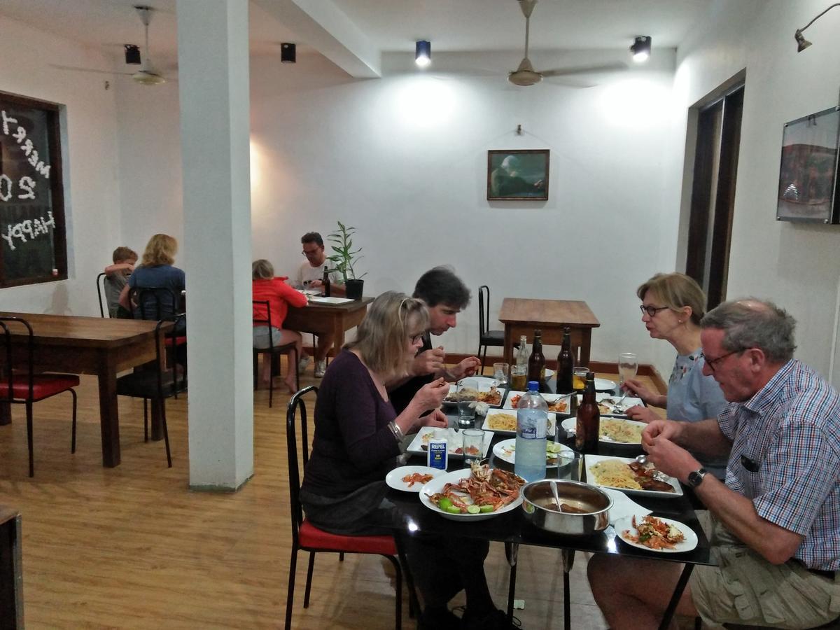 Hotel Athina & Restaurant Чилау Экстерьер фото